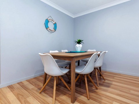 33 'Bay Parklands', 2 Gowrie Avenue - Air Conditioning, Foxtel, Pool, Tennis Court, Spa - Surfers Paradise Gold Coast 3