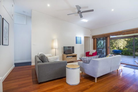 33 Bangalow - Narrawallee's Beautiful Bungalow - Surfers Paradise Gold Coast 0