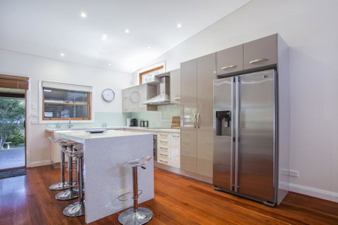 33 Bangalow - Narrawallee's Beautiful Bungalow - Surfers Paradise Gold Coast 2
