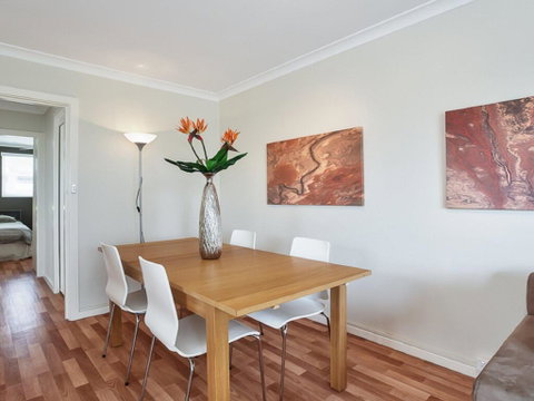 4 'Sebastapol' 66 Thurlow Avenue - Great Little Unit - Surfers Paradise Gold Coast 2