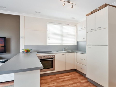4 'Sebastapol' 66 Thurlow Avenue - Great Little Unit - Surfers Paradise Gold Coast 1
