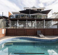 5 bedroom with POOL and Studio Vues Relaxantes - Surfers Paradise Gold Coast