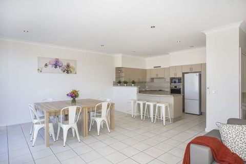 5/14 Dolphin St- Dolphin 5 At Ulladulla - Surfers Paradise Gold Coast 3