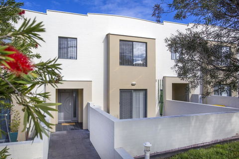 5/14 Dolphin St- Dolphin 5 At Ulladulla - Surfers Paradise Gold Coast 0