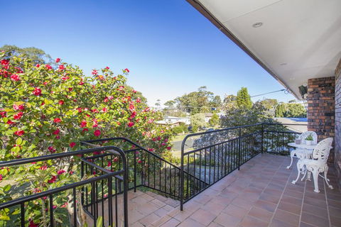 57 Carroll Ave Mollymook Beach - Relaxed Homely Retreat - Surfers Paradise Gold Coast 0