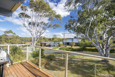 58 Lockhart Ave - Unlock Mollymook's Heart - Surfers Paradise Gold Coast 2