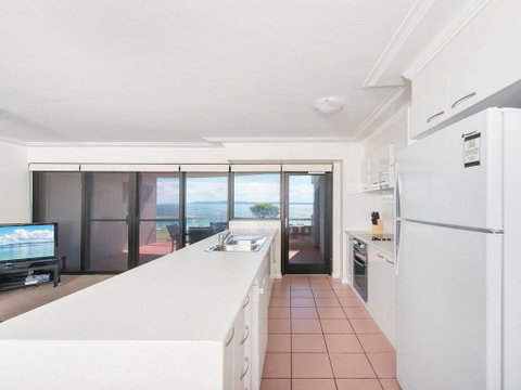 6 'FLORENTINE', 11 COLUMBIA CLOSE - STUNNING UNIT WITH SENSATIONAL VIEWS - Surfers Paradise Gold Coast 1