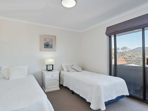 6 'Skyline' 12 Thurlow Avenue - Foxtel & Aircon - Surfers Paradise Gold Coast 1