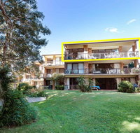 68 'Bay Parklands'  2 Gowrie Ave - aircon pool tennis court communal spa - Surfers Paradise Gold Coast