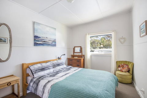 681 Murramarang Rd - Retro Beach Cottage - Surfers Paradise Gold Coast 3