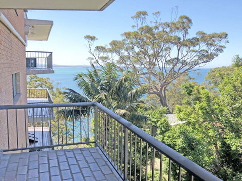 7 'Skyline' 12 Thurlow Avenue - Unit With A WOW Factor - Surfers Paradise Gold Coast 2