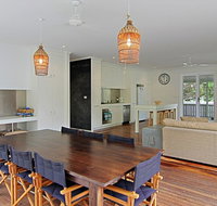 77 Butler Street Byron Bay - Lantana Beach House - Surfers Paradise Gold Coast