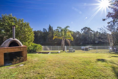 77 Lake Entrance Rd - Waterfront Wonder - Surfers Paradise Gold Coast 2