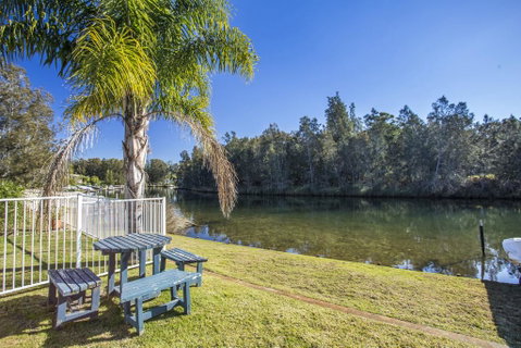 77 Lake Entrance Rd - Waterfront Wonder - Surfers Paradise Gold Coast 0