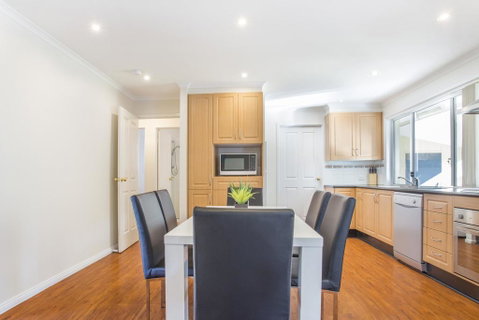 77 Lake Entrance Rd - Waterfront Wonder - Surfers Paradise Gold Coast 3