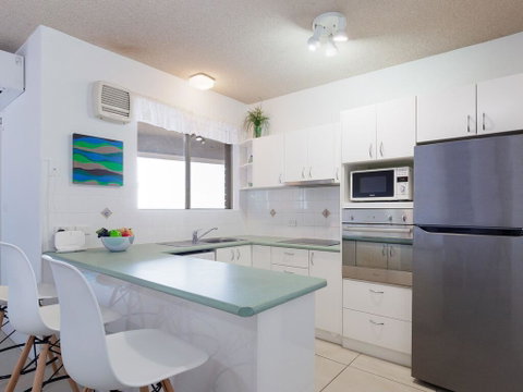8 'Kiah' , 53 Victoria Parade - Stunning Water Views, WIFI & Air Con - Surfers Paradise Gold Coast 3