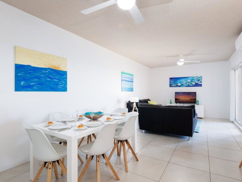 8 'Kiah' , 53 Victoria Parade - Stunning Water Views, WIFI & Air Con - Surfers Paradise Gold Coast 1