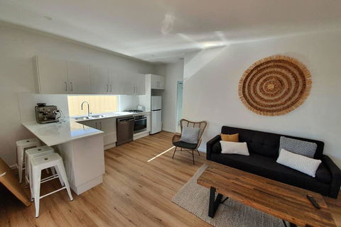 A Beach Getaway - Surfers Paradise Gold Coast 2