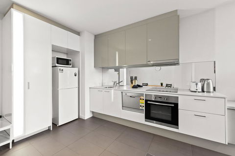 A Bright & Airy CBD Apt Next To Southern Cross - Surfers Paradise Gold Coast 2