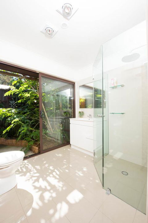 A Suite Spot In The Hills - Surfers Paradise Gold Coast 3