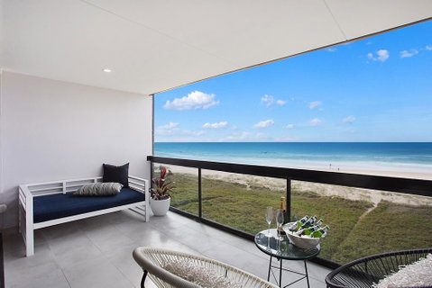 Absolute Beach Front Renovated 3 Bdrm 2 Bath App - Surfers Paradise Gold Coast 2