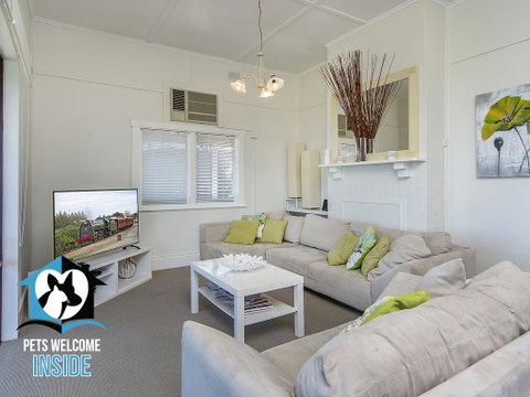 Absolute Beachfront 3BR 2BA Home W/ Beach Track - Surfers Paradise Gold Coast 1