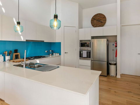 Absolutely Beach - Surfers Paradise Gold Coast 2
