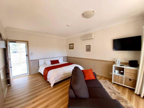 Accommodation Creek Cottages & Sundown View Suites - Surfers Paradise Gold Coast 1