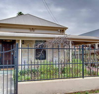 Adelaide close CBD Large Private Studio Apartment in St Peters - Surfers Paradise Gold Coast