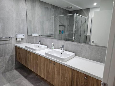 E 4 Room Retreat Family Friendly - Surfers Paradise Gold Coast 1