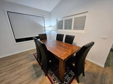 E 4 Room Retreat Family Friendly - Surfers Paradise Gold Coast 4