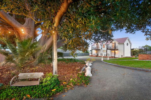 Duart Stables - Surfers Paradise Gold Coast 1