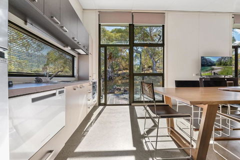 Ecocrackenback Chalet 18 - Surfers Paradise Gold Coast 4