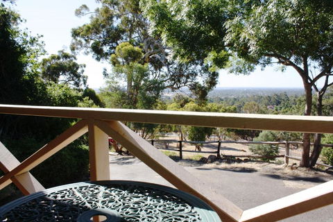 Eleebana Guest House - Surfers Paradise Gold Coast 2