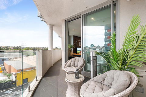 Elegant 1-Bed By Riverside Park & Amenities - Surfers Paradise Gold Coast 4