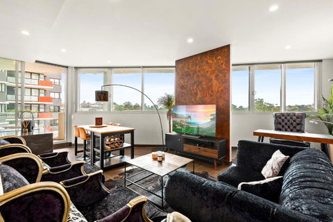 Elegant 1-Bed By Riverside Park & Amenities - Surfers Paradise Gold Coast 0