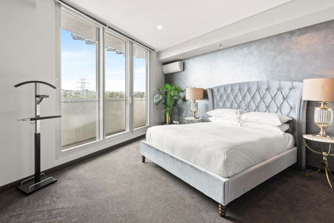 Elegant 1-Bed By Riverside Park & Amenities - Surfers Paradise Gold Coast 3