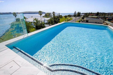 Elegant 2-Bed Apartment With Stunning Views - Surfers Paradise Gold Coast 0