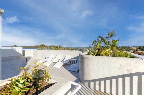 Elegant 2-Bed Apartment With Stunning Views - Surfers Paradise Gold Coast 1