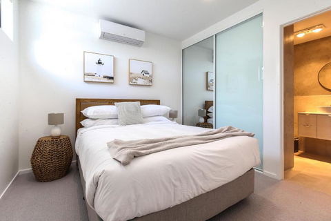 Elegant 2-Bed Apartment With Stunning Views - Surfers Paradise Gold Coast 4