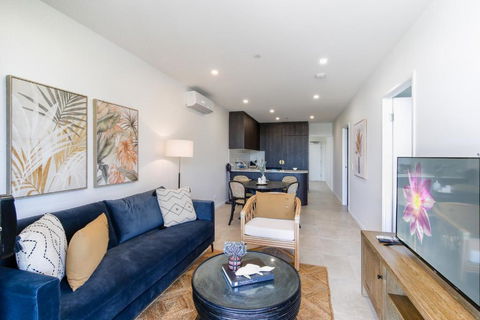 Elegant 2-Bed Apartment With Incredible Bay Views - Surfers Paradise Gold Coast 1