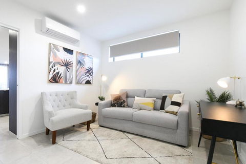 Elegant 2-Bed Apartment With Incredible Bay Views - Surfers Paradise Gold Coast 3