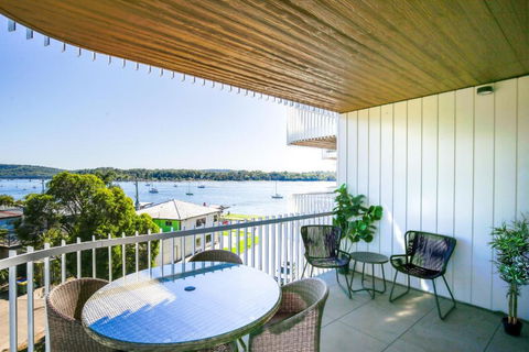 Elegant 2-Bed Apartment With Incredible Bay Views - Surfers Paradise Gold Coast 4