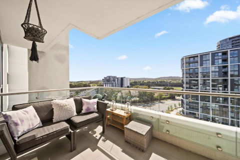 Elegant 2-Bed With Pool Alfresco Dining & Balcony - Surfers Paradise Gold Coast 1