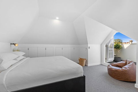 Elegant & Stylish Home By The Botanical Gardens - Surfers Paradise Gold Coast 1