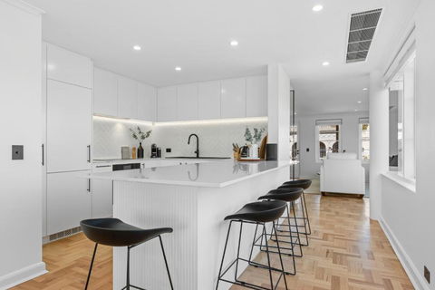 Elegant & Stylish Home By The Botanical Gardens - Surfers Paradise Gold Coast 2