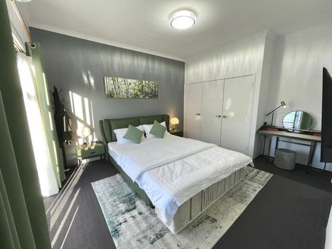 Equitice Spring Moonlight Villa - Surfers Paradise Gold Coast 4