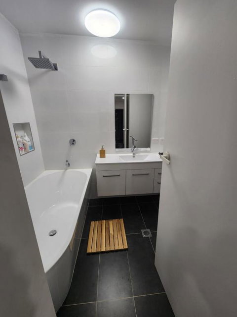 Entire Studio Apartment - Self Check-in - Surfers Paradise Gold Coast 2