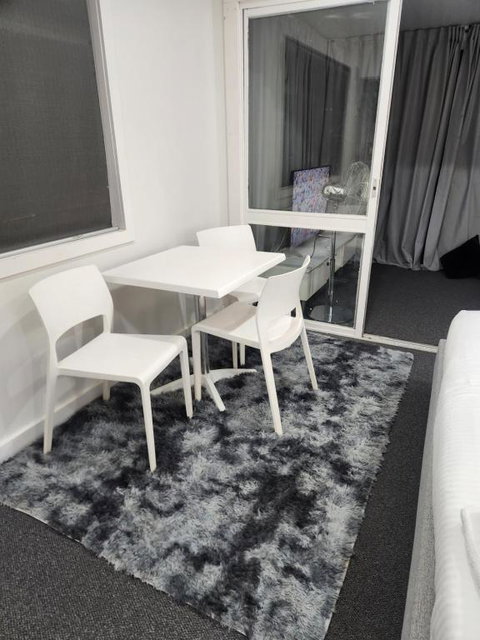 Entire Studio Apartment - Self Check-in - Surfers Paradise Gold Coast 4