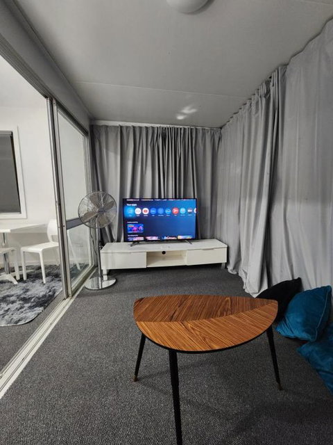 Entire Studio Apartment - Self Check-in - Surfers Paradise Gold Coast 1